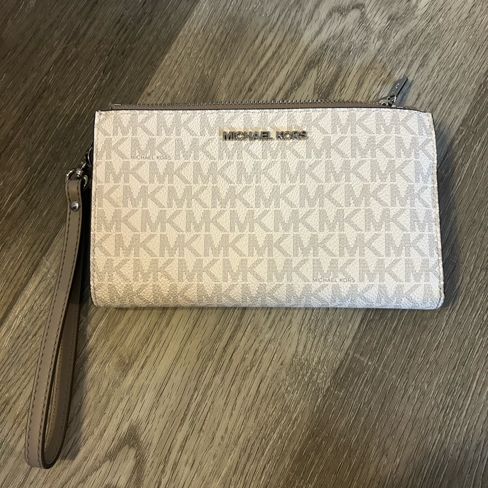 SOLD-Michael kors wallet